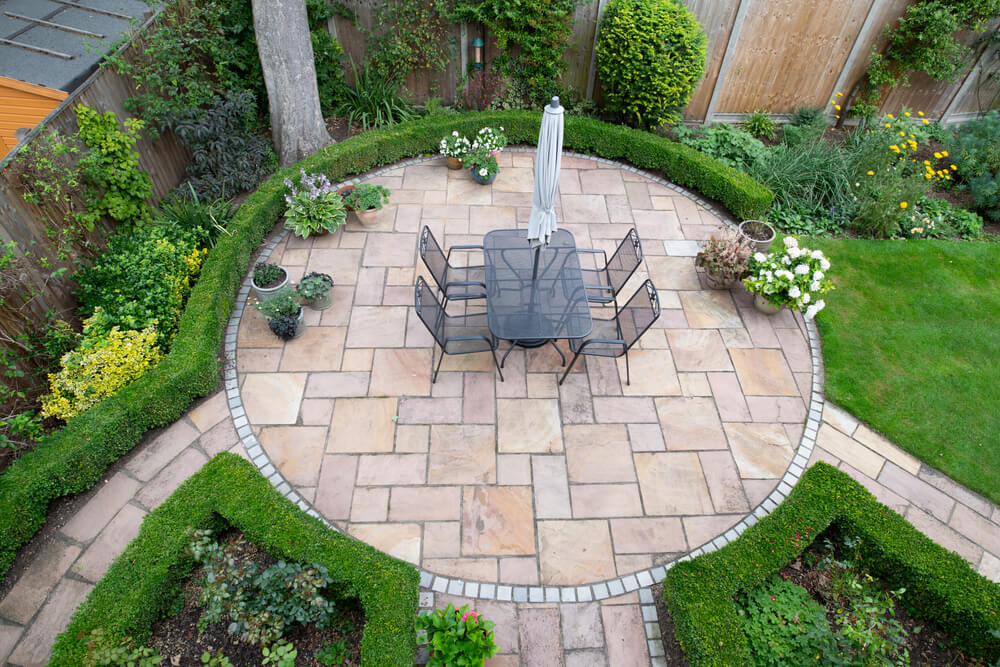Circular Garden Patio With Paving Stones